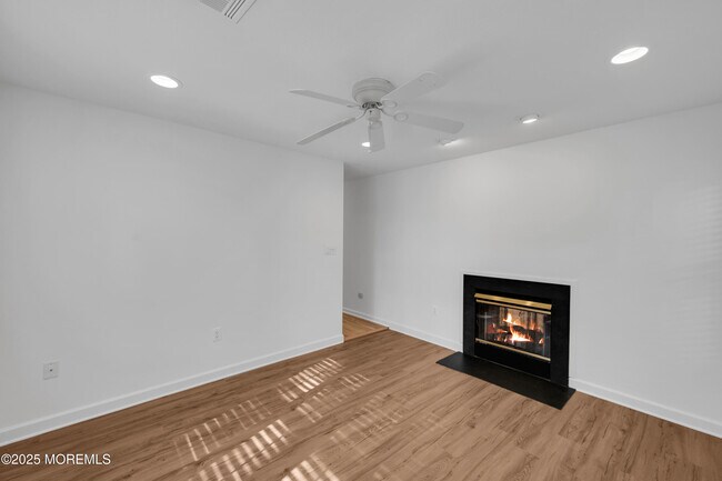 Building Photo - 9 Ambrose Ln