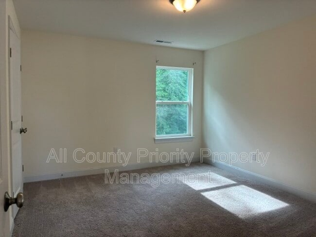 Building Photo - 243 Frd Mdws Dr
