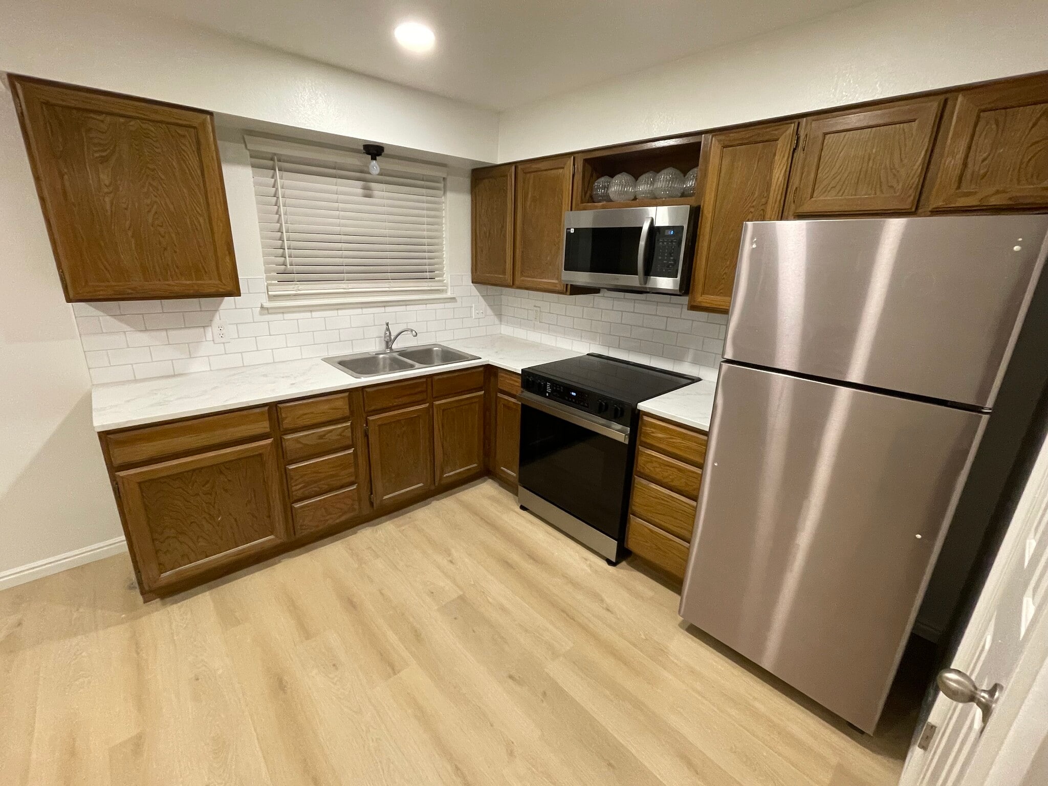 Building Photo - 466 E 400 S