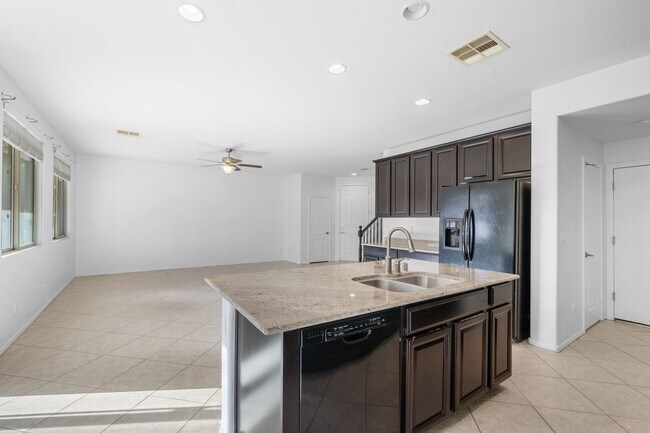 Building Photo - Well-Maintained 4-Bed, 3-Bath Home in Gated Community