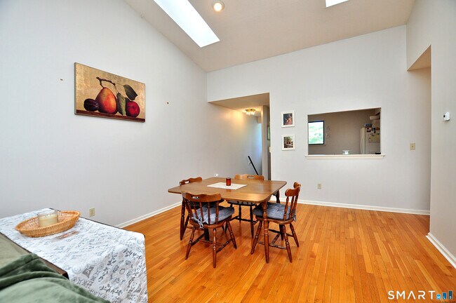 Building Photo - 30 Simsbury Landing