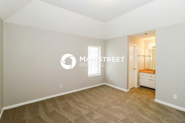 Building Photo - 3 Bedroom Pet-Friendly Home in Memphis, TN with Main Street Renewal