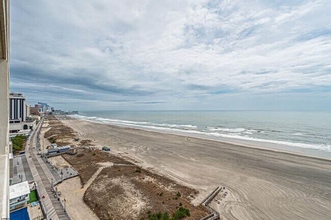 Building Photo - 3851 Boardwalk