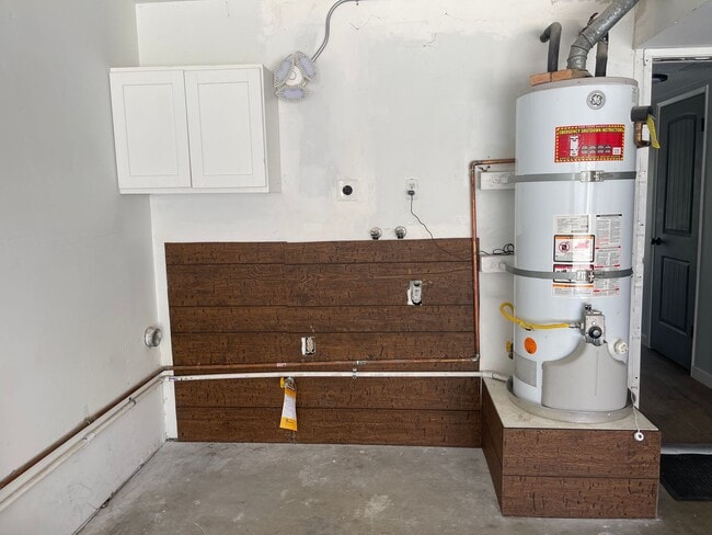 Building Photo - Secluded 2b/2.5b condo in Oxnard