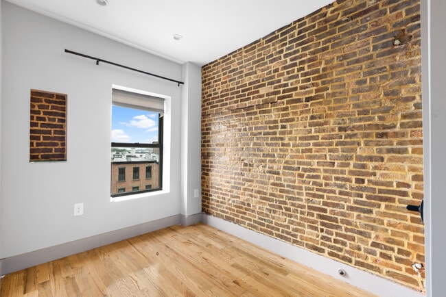 Building Photo - 57 Halsey St