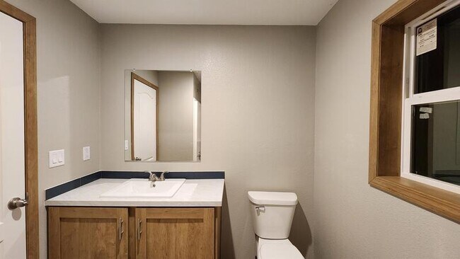 Building Photo - 11 Andreasen Dr