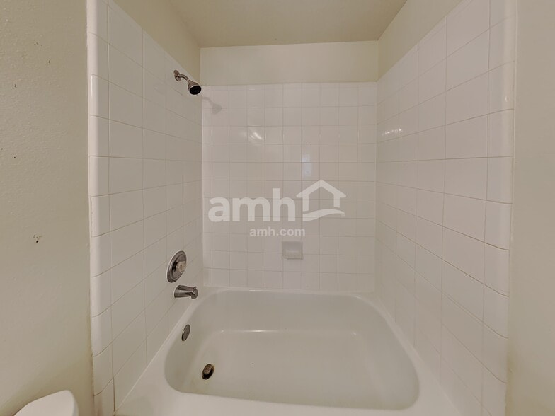 Building Photo - 3218 Woodchuck Rd