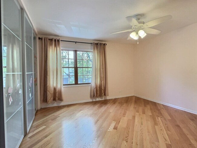 Building Photo - 604 Marseilles Cir