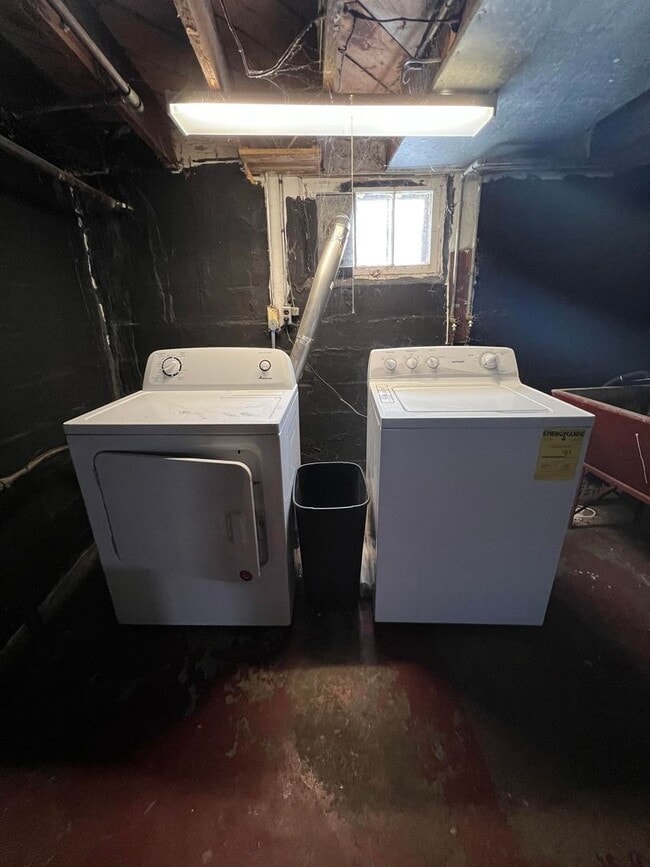 Building Photo - 305 Maryland St