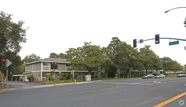 Building Photo - Los Gatos Oaks Apartments