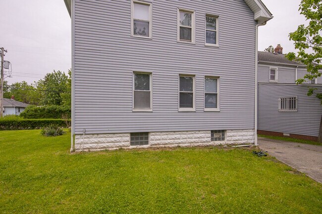 Building Photo - 13233 Carrington Ave