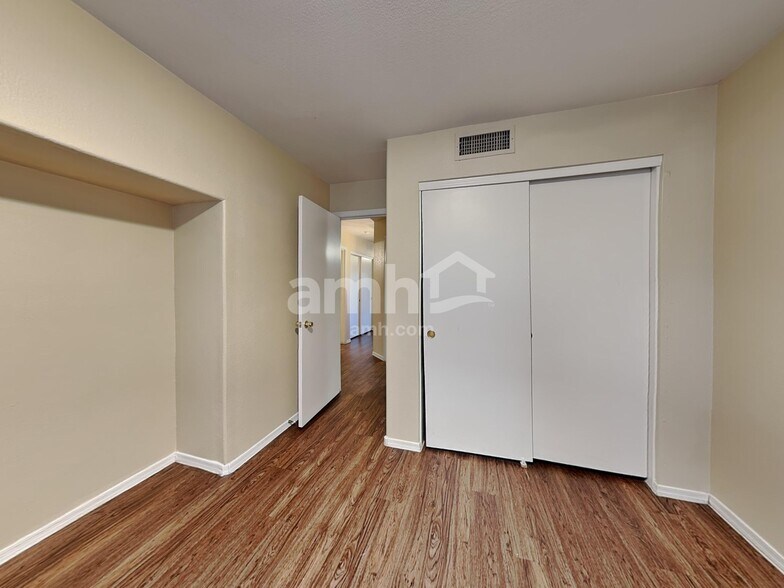 Building Photo - 4106 E Alder Ave