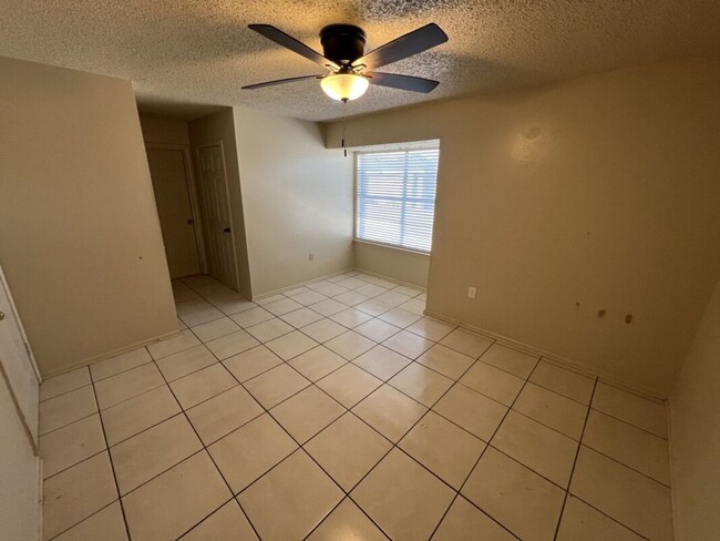 Building Photo - Weston St.