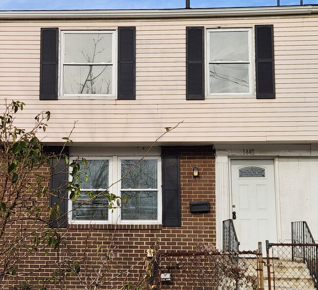 Primary Photo - 1148 N Franklin St