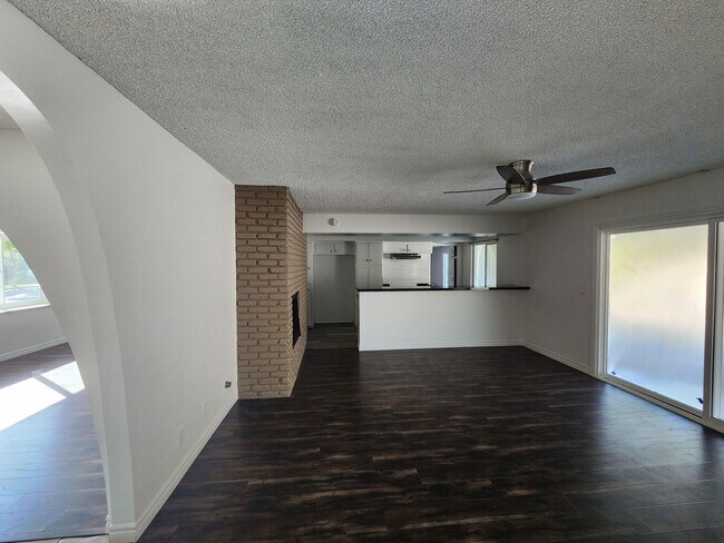 Building Photo - Beautiful Newly Renovated 3 Bedroom 2 Bath...