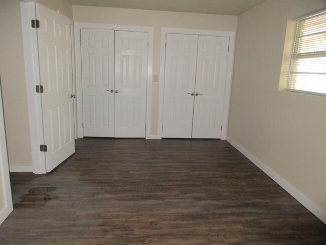 Building Photo - 1/1 Duplex with Carport