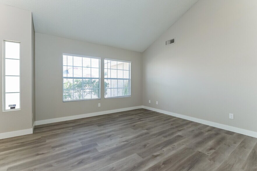 Building Photo - 2043 Angel Falls Dr