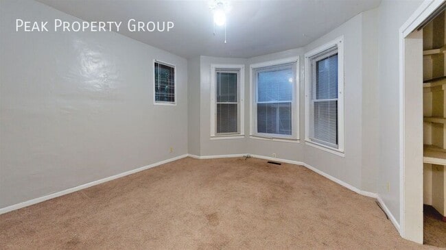 Building Photo - 227 E Northwood Ave