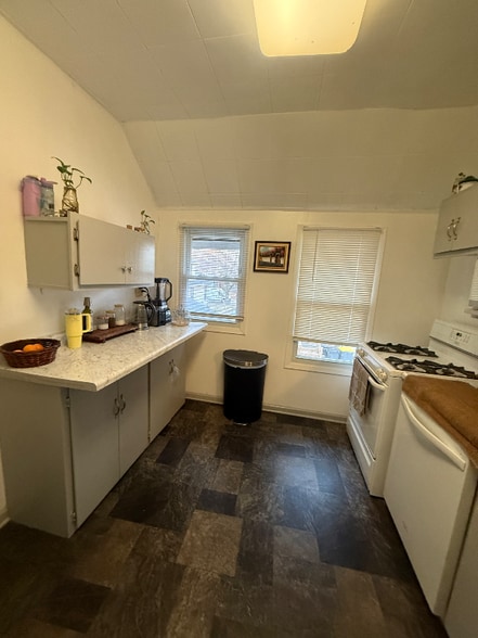 Building Photo - 814 Beechwood Ave