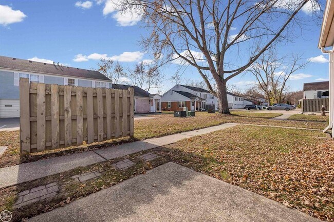 Building Photo - 24692 N Meadow Dr