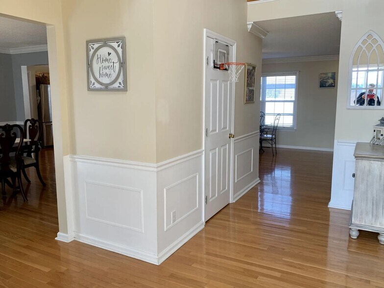 Building Photo - 124 Charlton Ct