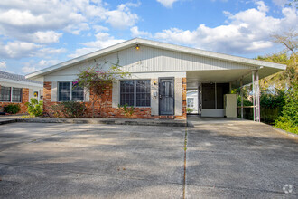 Building Photo - 2/1 DeLand, Steps from Stetson! $1,600/mon...