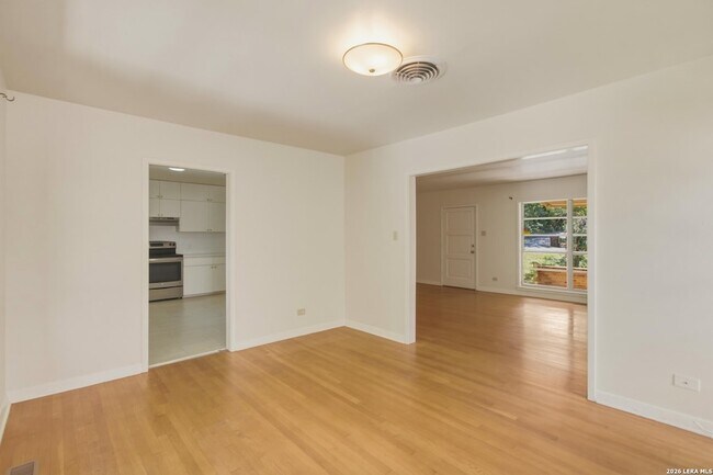 Building Photo - 207 Canyon Dr