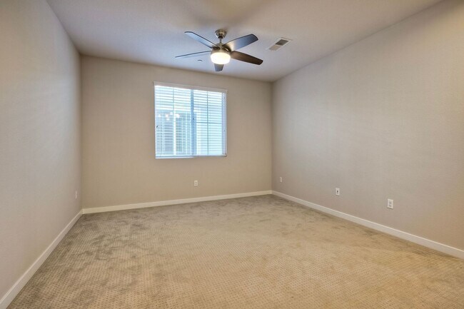Building Photo - 3 Br/2.5 Ba w Loft and 2 car attached gara...