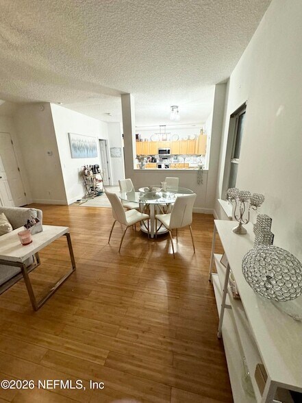 Building Photo - 955 Churchhill Ln