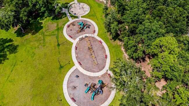 Building Photo - 4 bedroom 2 bath home in the Woodlands Subdivision in Milton, FL!
