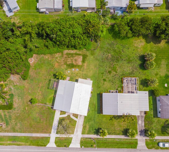 Building Photo - 170 Banyan Dr