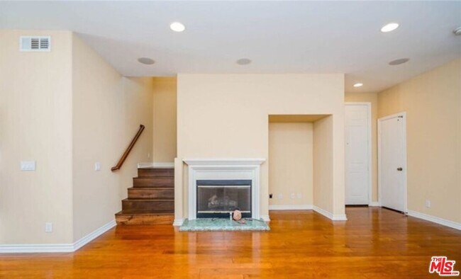 Building Photo - 1241 Ivy Terrace