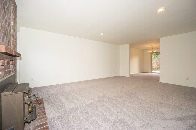 Building Photo - 15739 SE 175th Pl