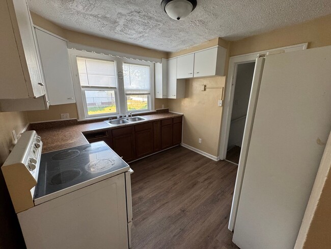 Building Photo - Charming 3-Bedroom, 1-Bathroom Home – $1,200/Month