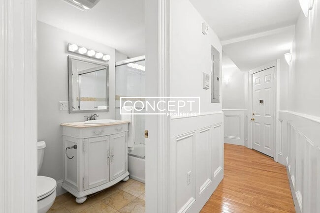 Building Photo - 248 Beacon St