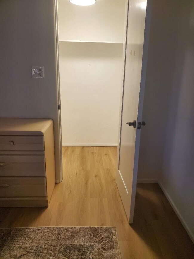 Building Photo - 1520 W Encanto Blvd