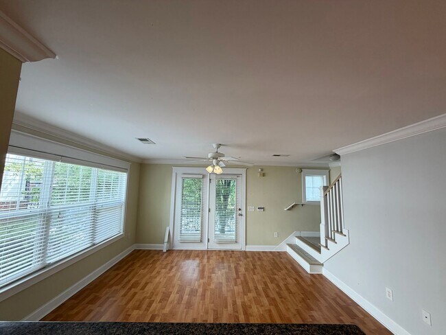 Building Photo - 1615 Elmwood Ct