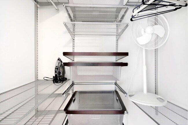 Building Photo - 1200 Brickell Bay Dr