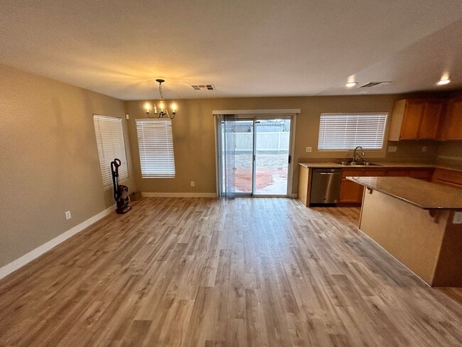 Building Photo - Charming 3 Bed/3Bath/1Car 2-Story Home nestled in this comfortable northwest community in Walnut ...