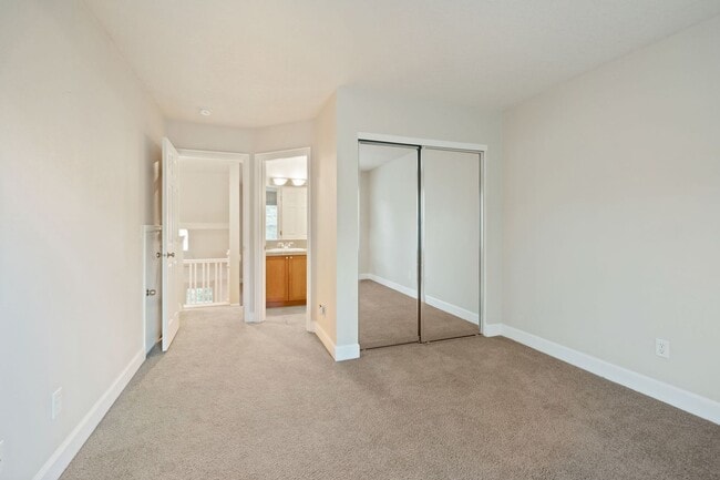 Building Photo - 6610 NE Rosebay Dr