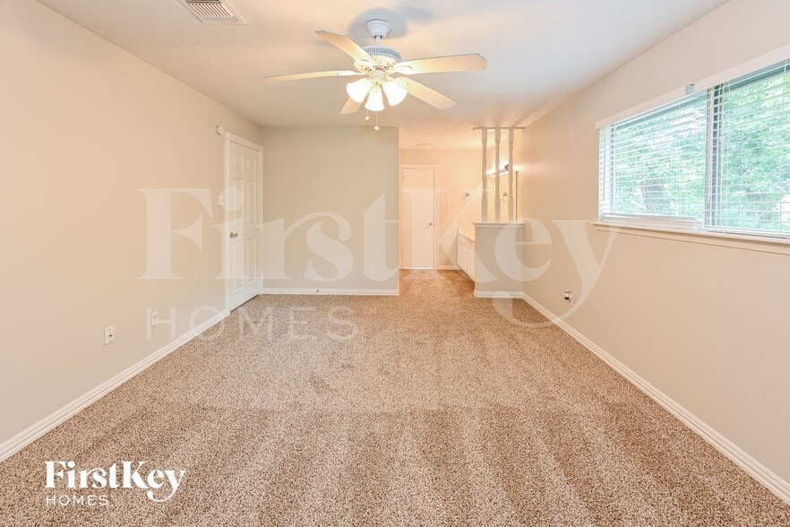 Building Photo - 3711 Clear Falls Dr