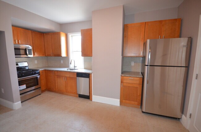 Building Photo - 226 Chelsea St