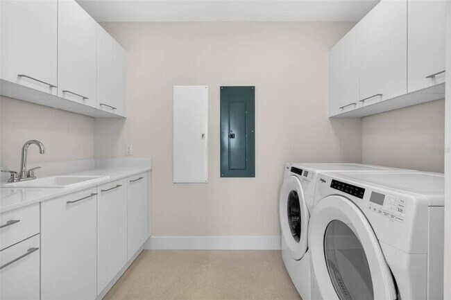 Building Photo - 275 1st Ave S