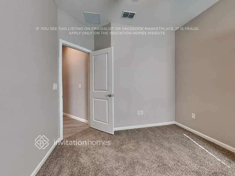 Building Photo - 9822 Lemon Grass Ln