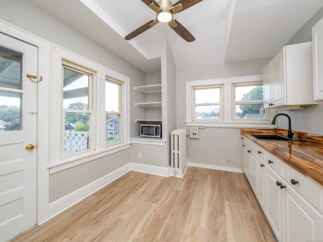 Building Photo - 33 Seaview Ave