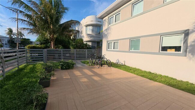 Building Photo - 1035 Euclid Ave