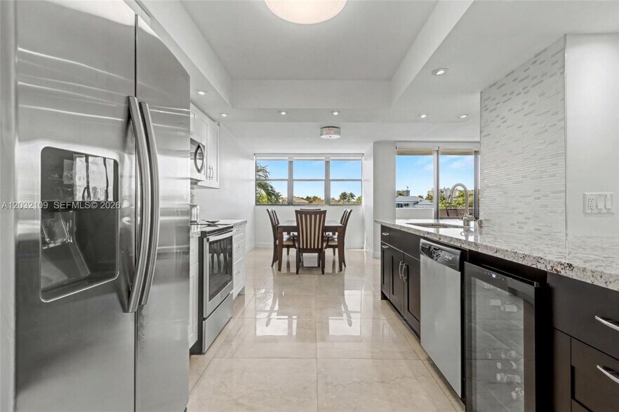 Building Photo - 2017 S Ocean Dr
