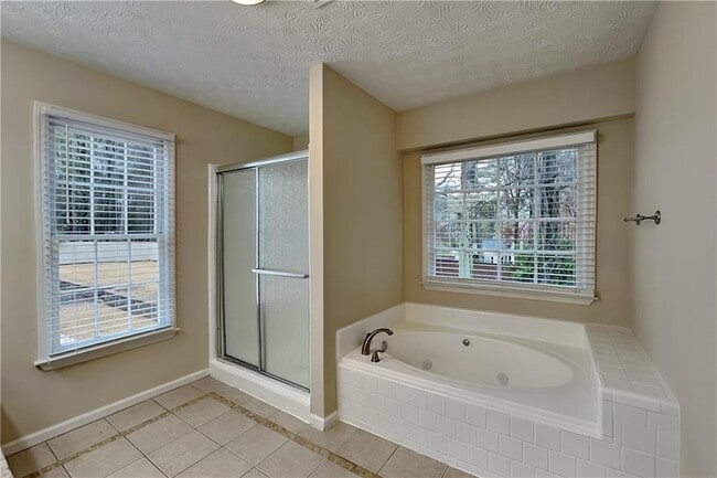 Building Photo - 10010 Feather Sound Ct