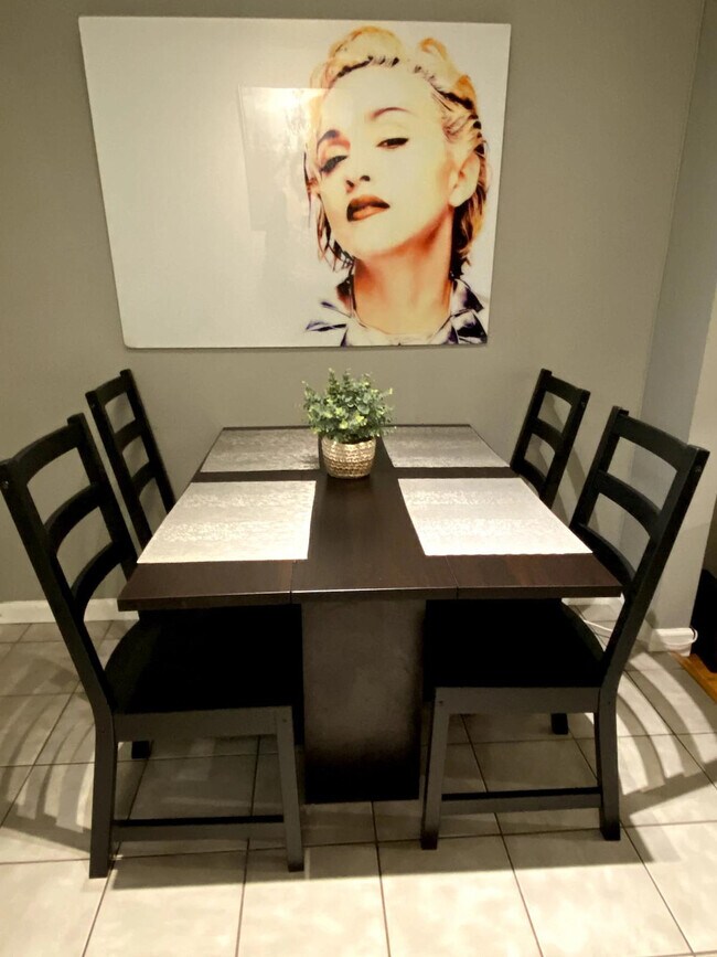 Building Photo - 301 E 104th St