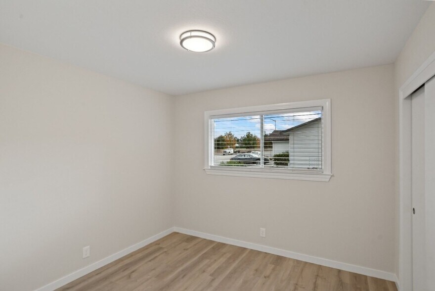 Building Photo - 692 Pomeroy Ave